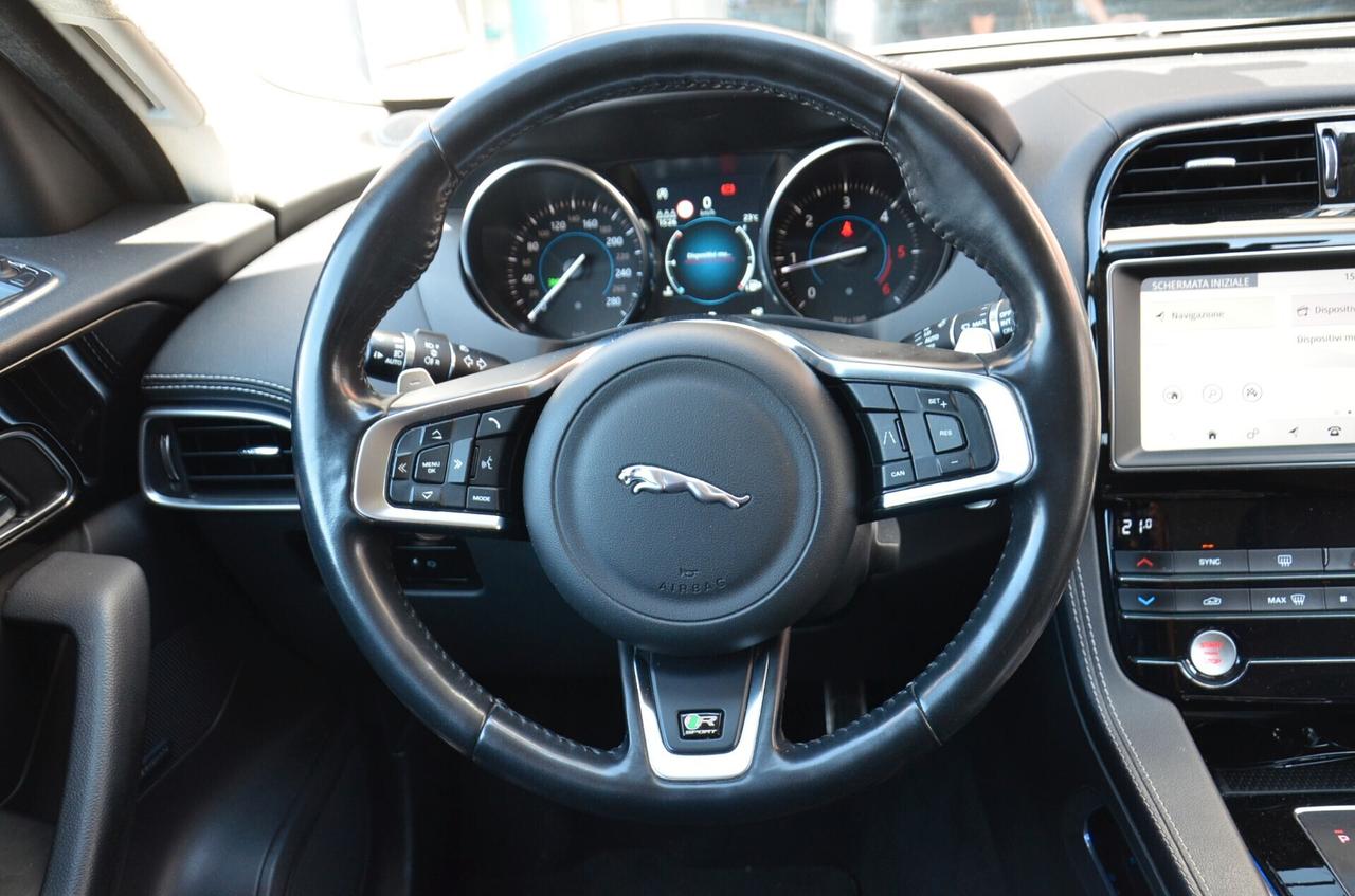 Jaguar F-Pace 2.0 D 180 CV AWD aut. R-Sport