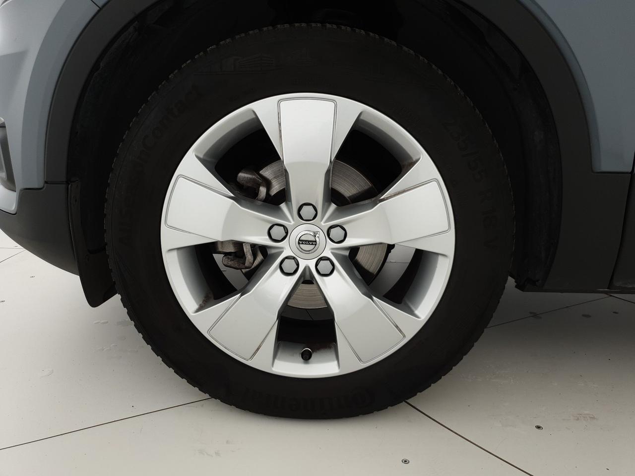 Volvo XC40 1.5 t3 momentum core 163cv auto my21