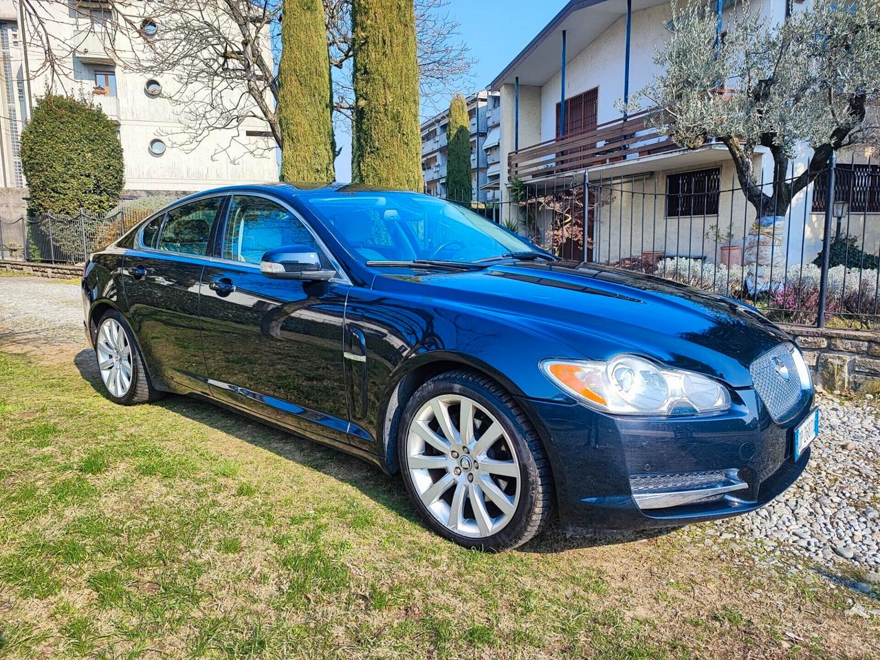Jaguar XF 2.7D V6 luxury premium tetto panoramico