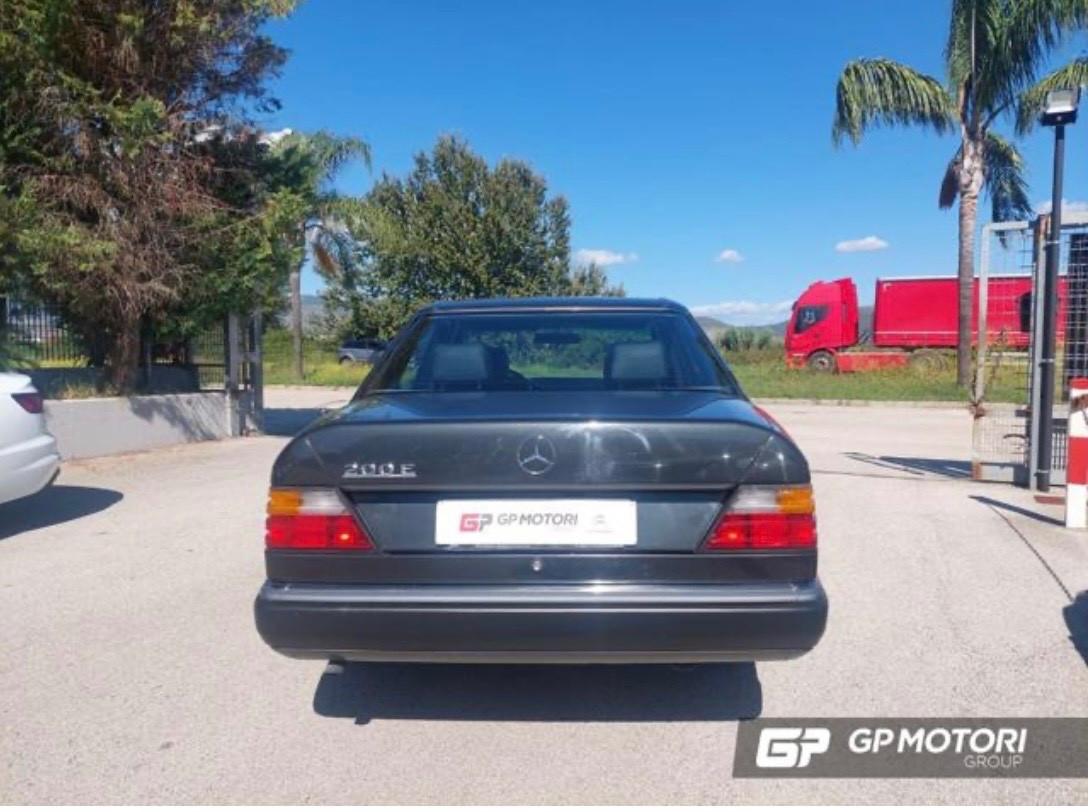 Mercedes-benz 200 E