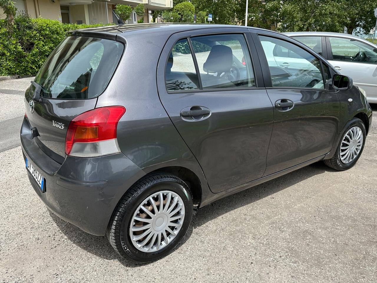Toyota Yaris 2^serie 1000 benzina 5 porte 2009