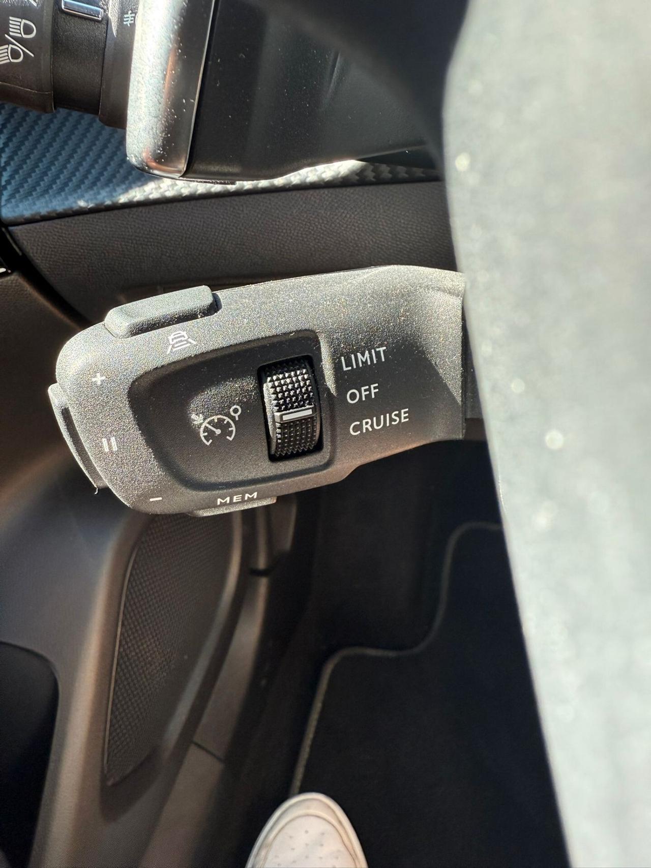 Peugeot 2008 PureTech 155 S&S EAT8 GT