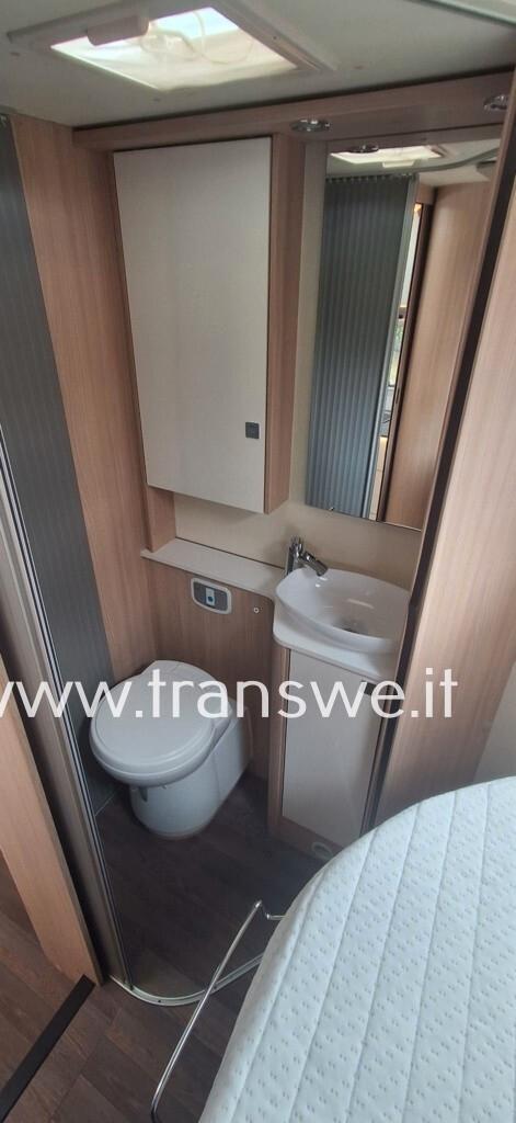 Bürstner Lyseo TD 700 letto centrale nautico regolabile in altezza