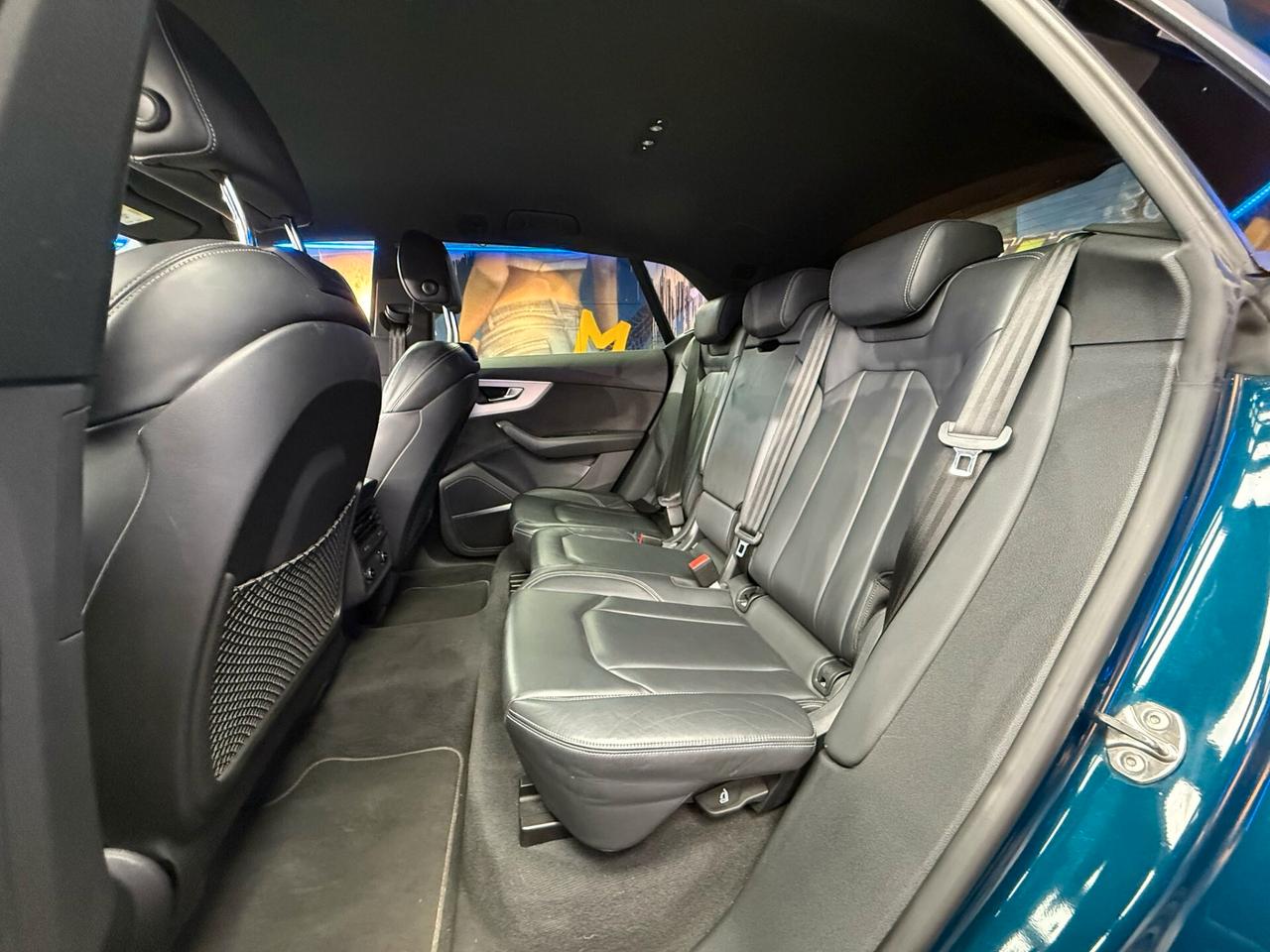 Audi Q8 55 TFSI e quattro tiptronic Sport