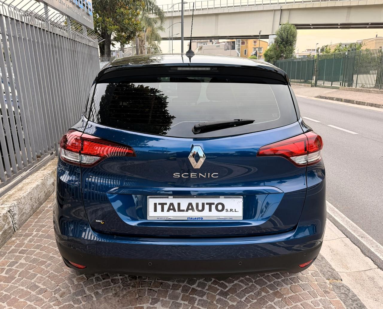 Renault Scenic 1.5 dCi 8V 110 CV EDC Energy Sport Edition2