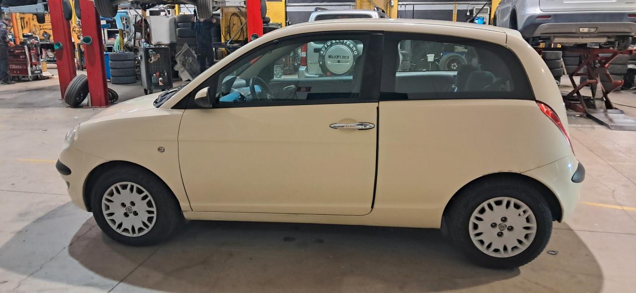 Lancia Ypsilon 1.2 16V Platino