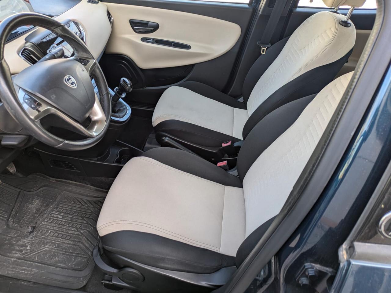 Lancia Ypsilon 1.2 69 CV 5 porte Gold