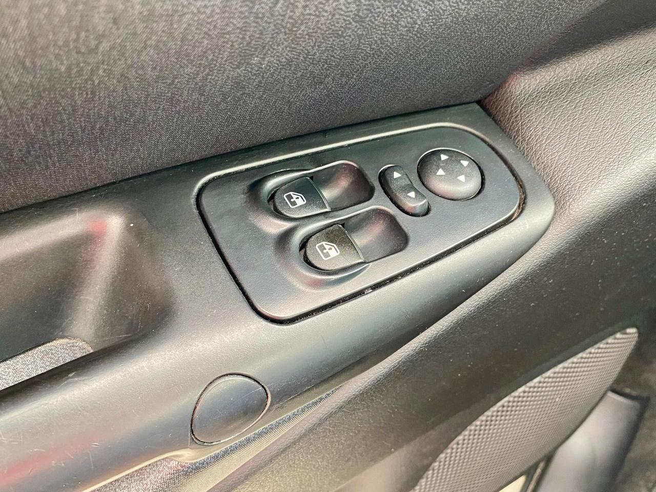 Lancia Ypsilon 1.3 MJT 75 cv. Unyca