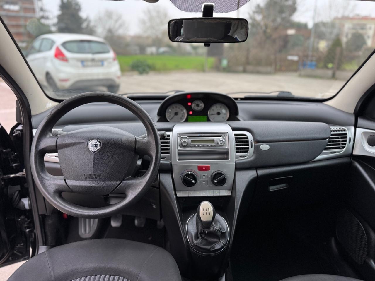 Lancia Ypsilon 1.3 MJT 75 CV Argento