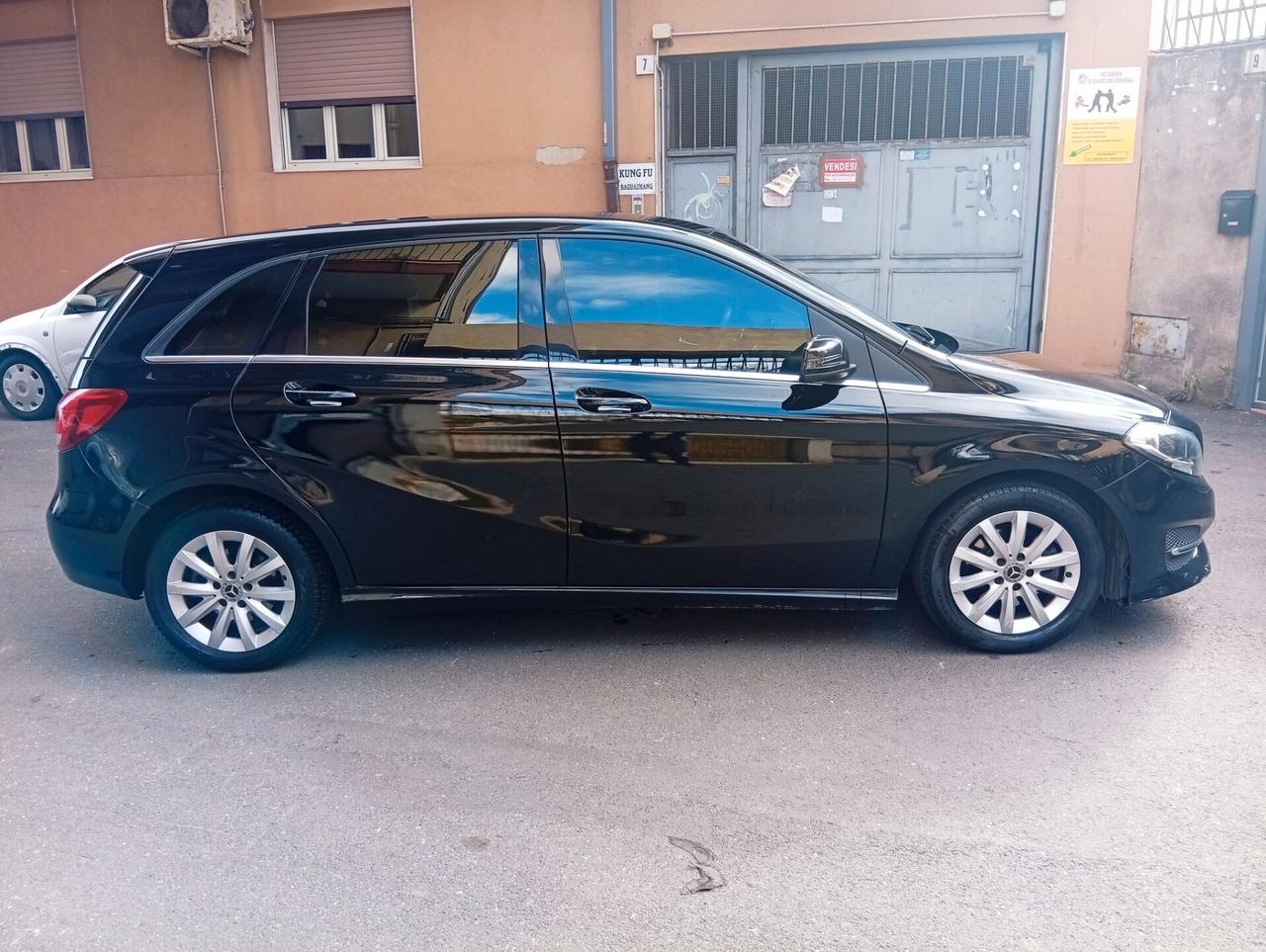 Mercedes-benz B 180 Premium