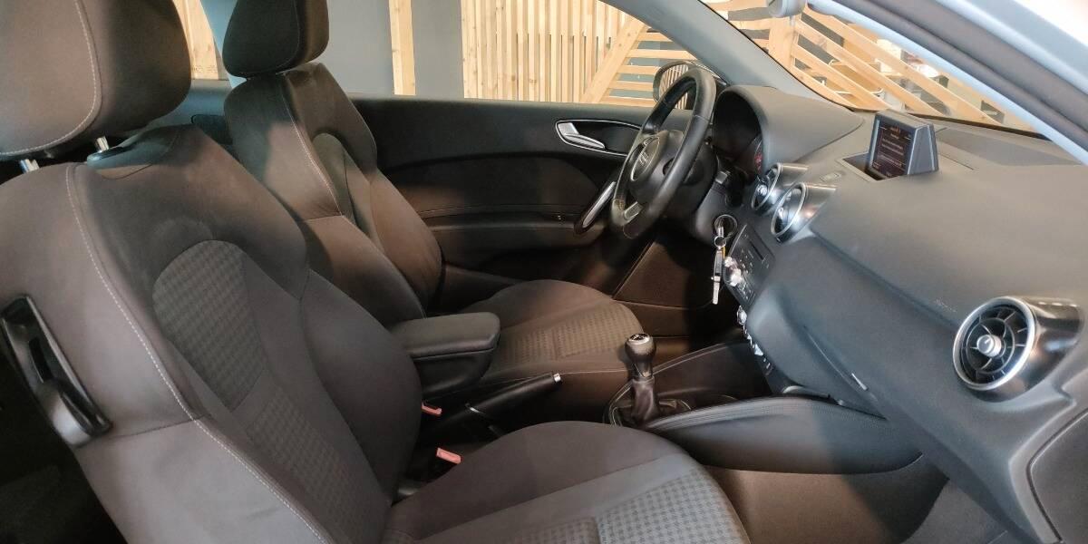 Audi A1 1.6 tdi Attraction 105cv