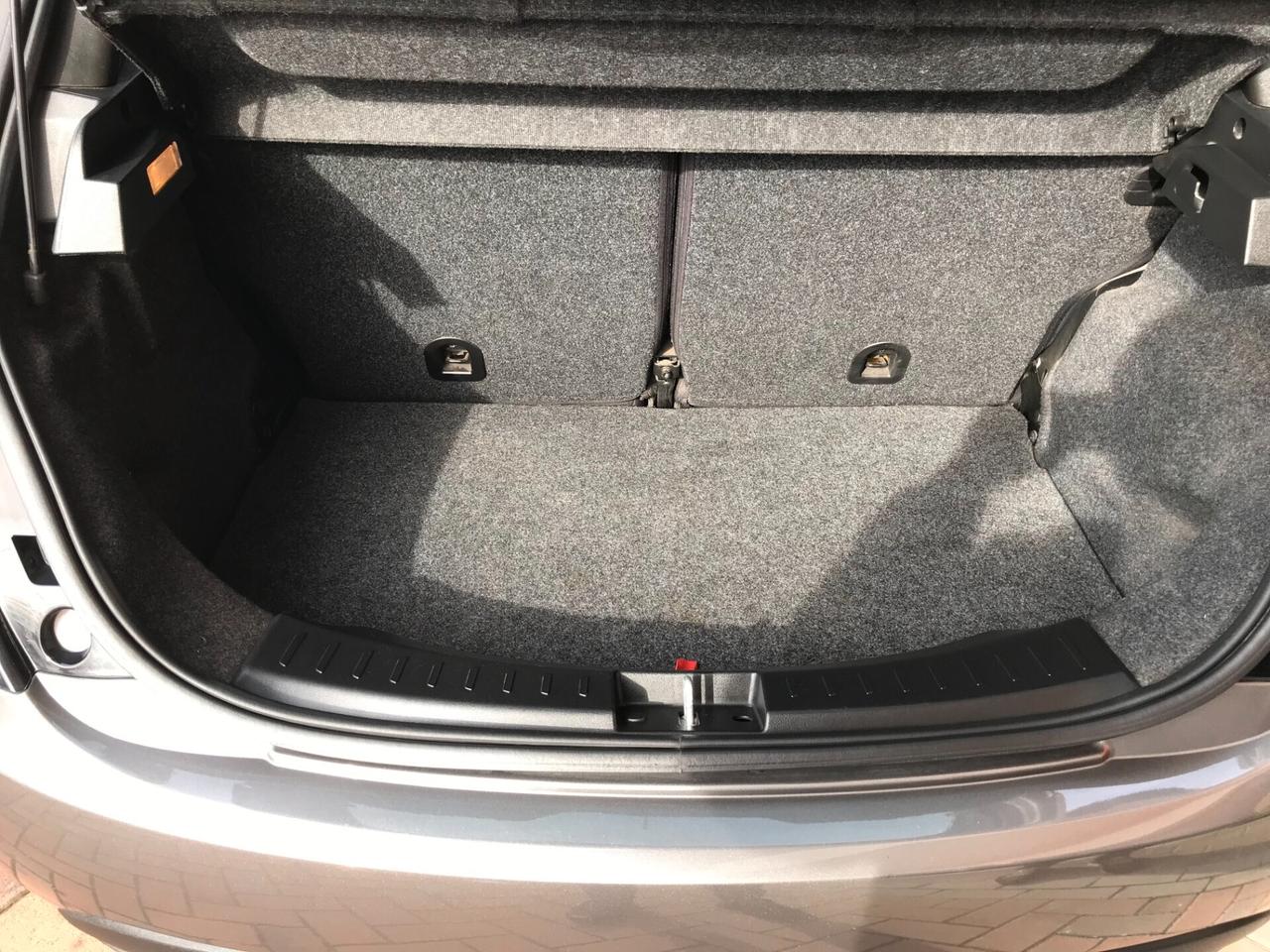 Lancia Ypsilon 0.9 TwinAir 85 CV 5 porte Metano Ecochic Silver