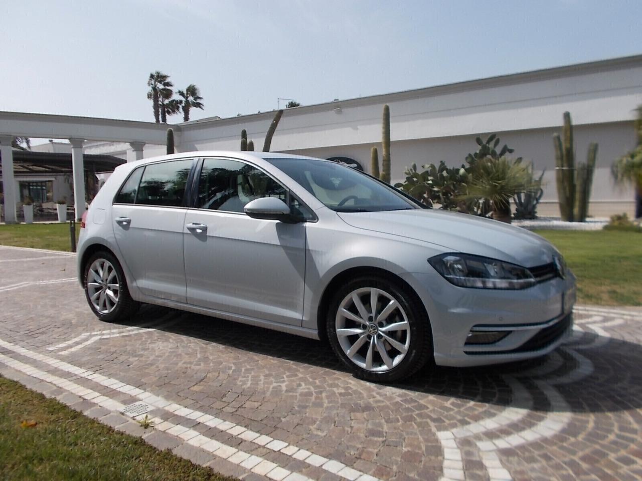 Volkswagen Golf 1.6 TDi VIRTUAL COCKPIT da VETRINA