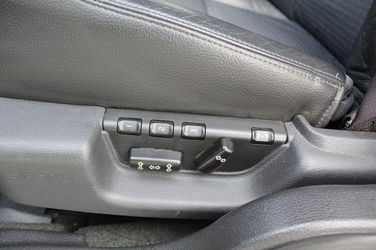 VOLVO - V70 - 2.4 D5 20V Momentum