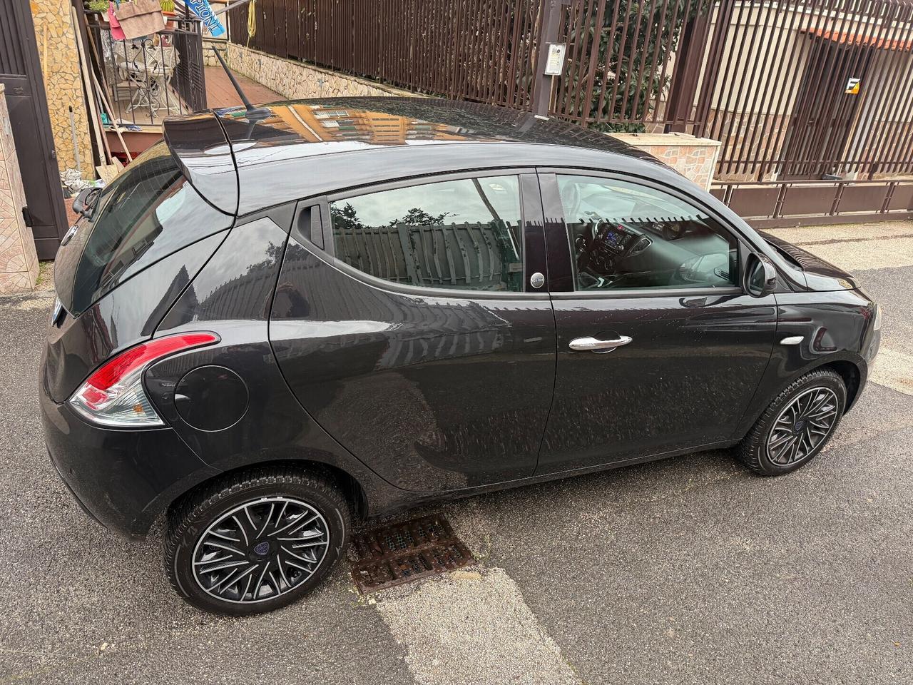 Lancia Ypsilon 1.2 5 porte GPL Ecochic Monogram