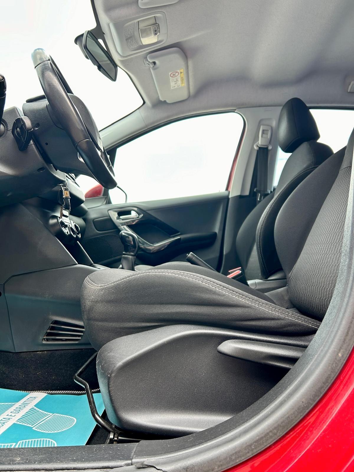 Peugeot 208 PureTech 82 5p. GPL Allure