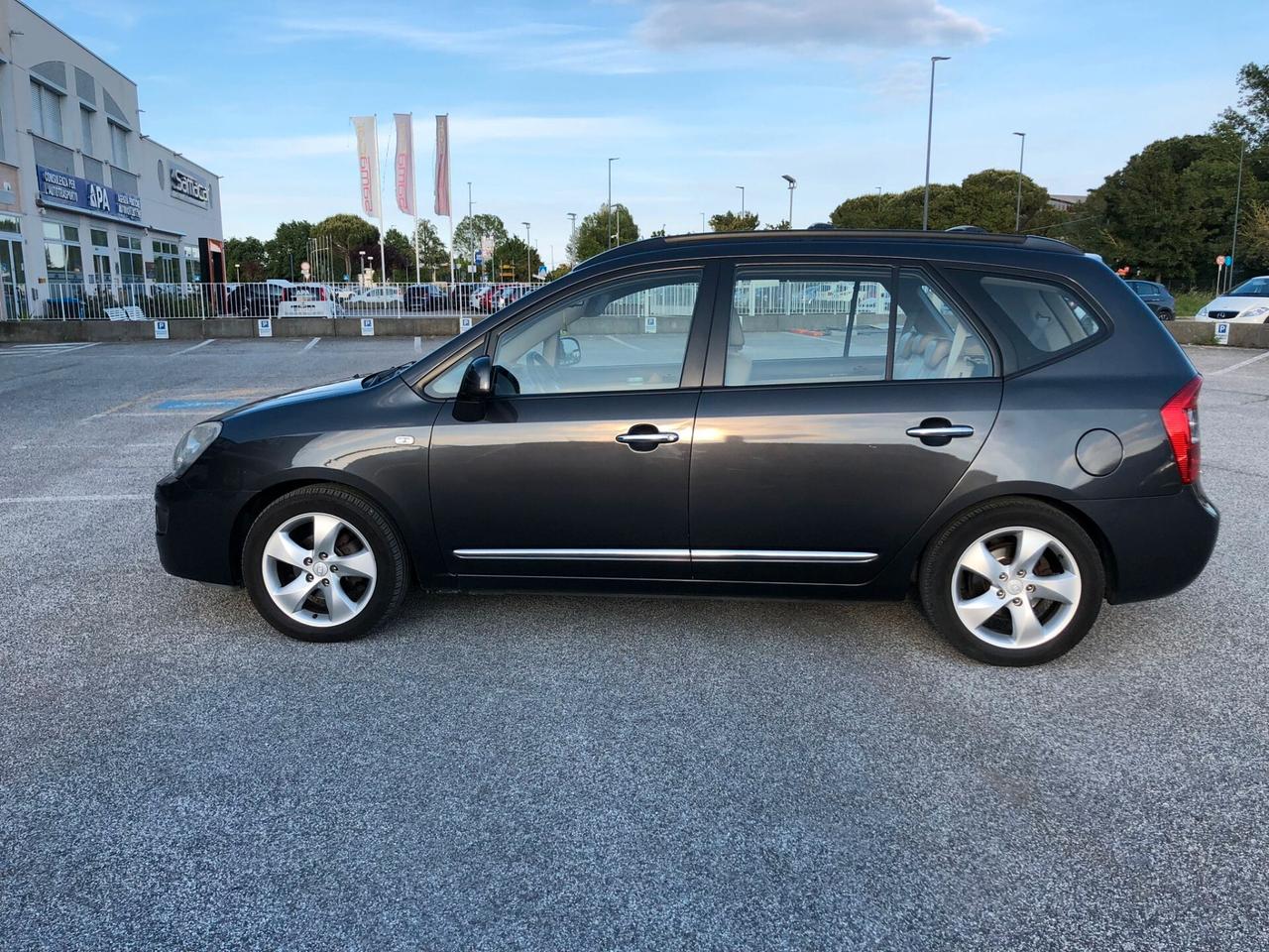 Kia Carens 2.0 16V CRDi VGT LX Family