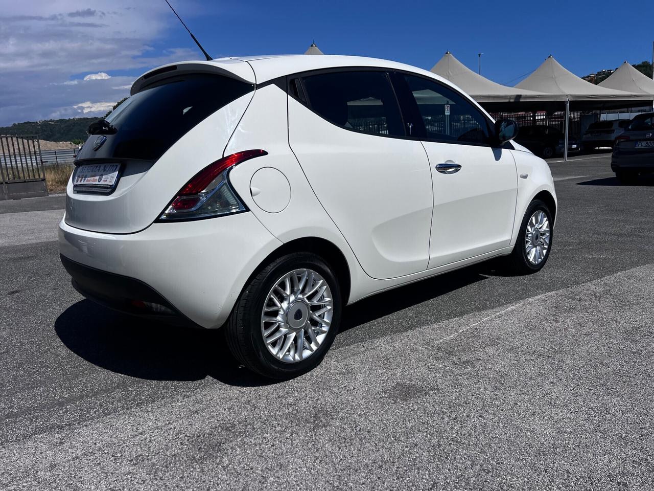 Lancia Ypsilon 1.2 69 CV 5 porte Gold