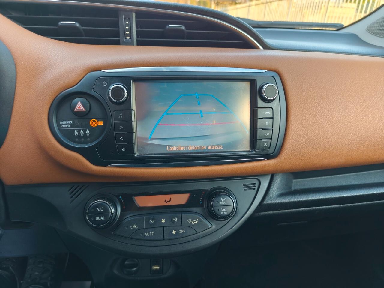 Toyota Yaris 1.0 BENZINA Lounge