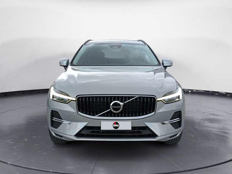 VOLVO XC60 2.0 b4 Momentum auto