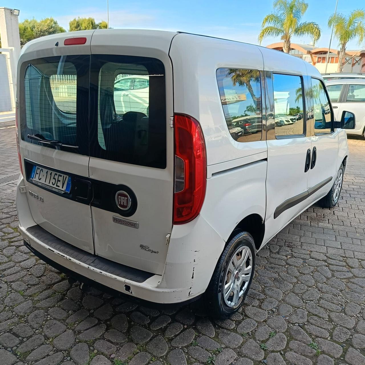 Fiat Doblo 1.3 MTJ Autocarro con gancio traino N1 5 posti