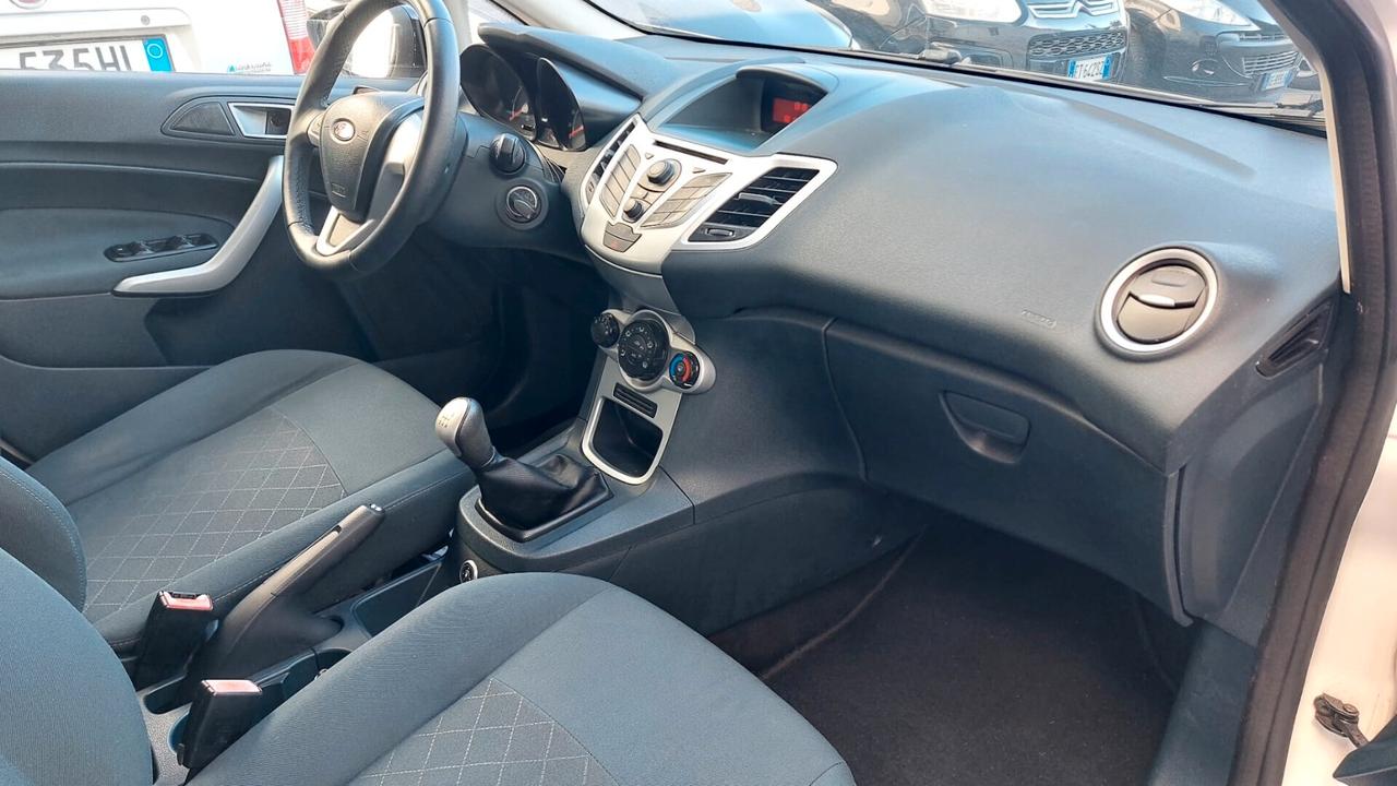 Ford Fiesta 1.4 16V 5p. Bz.- GPL Titanium Bs.