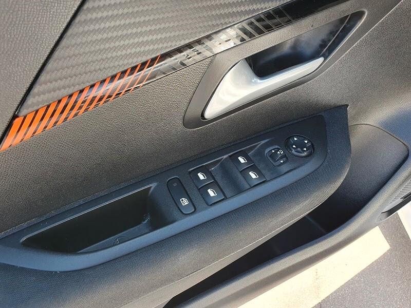 PEUGEOT e-208 136CV Motore Elettrico TOUCH 7 PARK