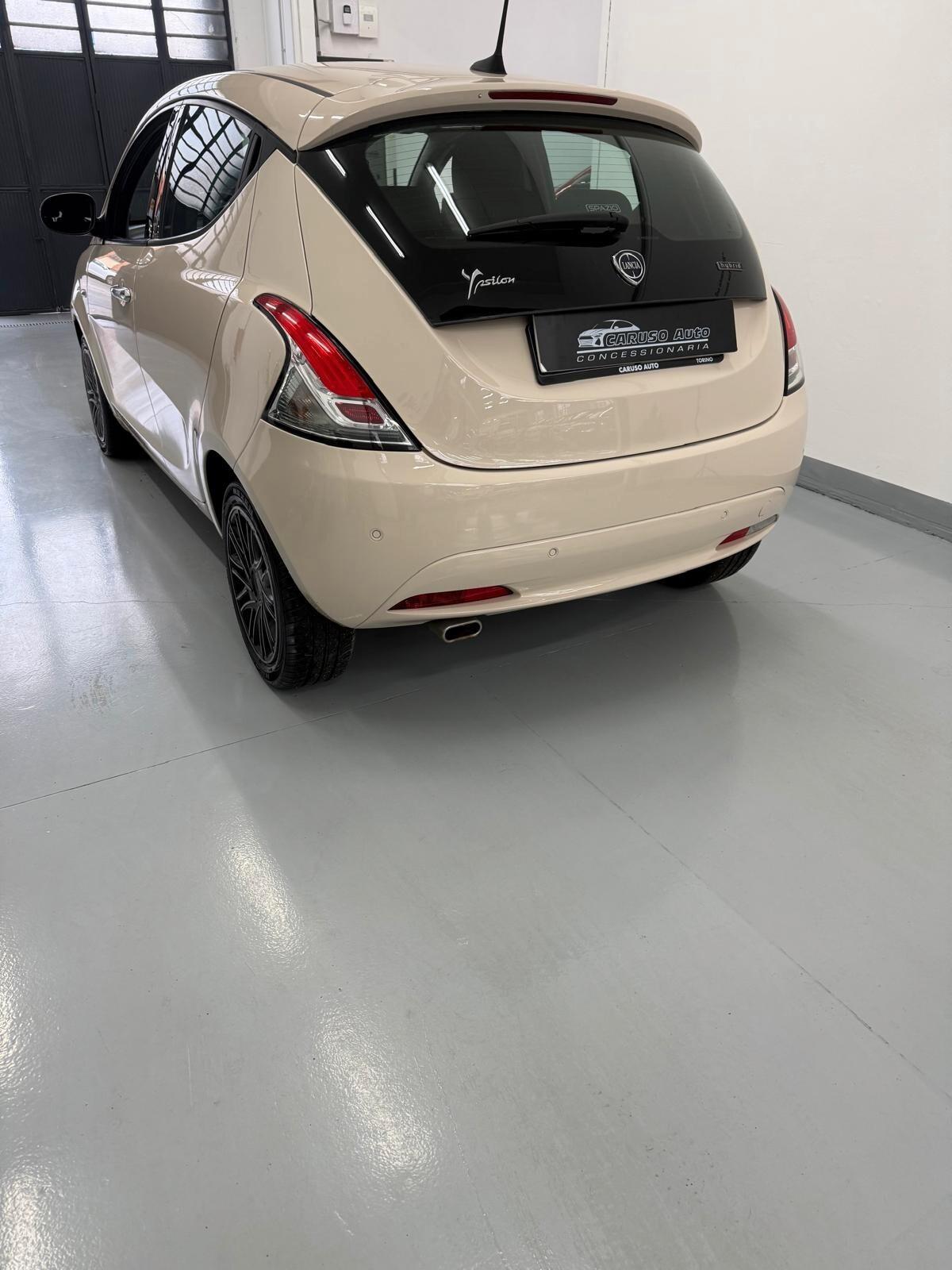 Lancia Ypsilon 1.0 FireFly 5 porte S&S Hybrid Ecochic Gold