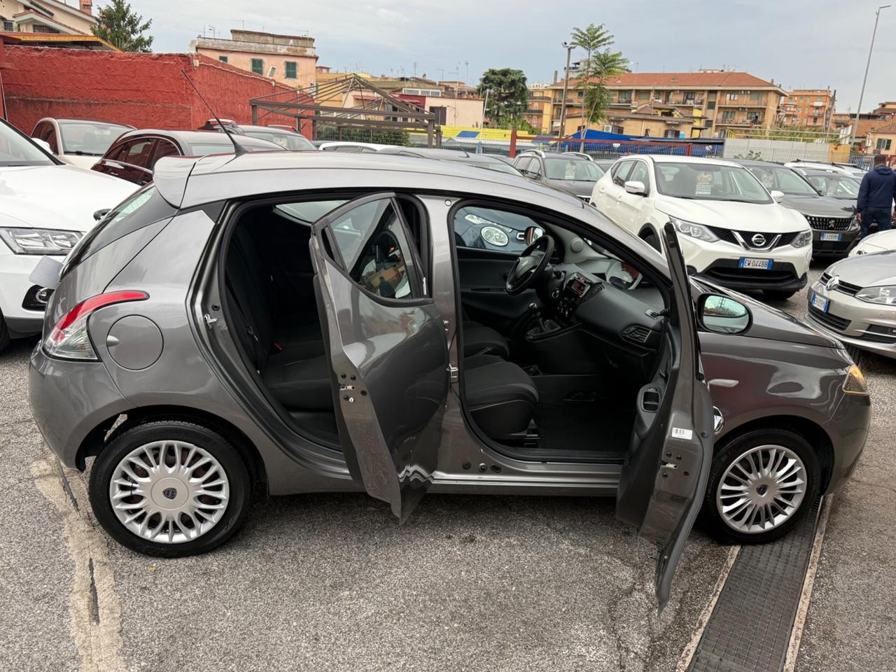 Ypsilon 1.2 69 CV 5 porte/rate/permute/garanzia