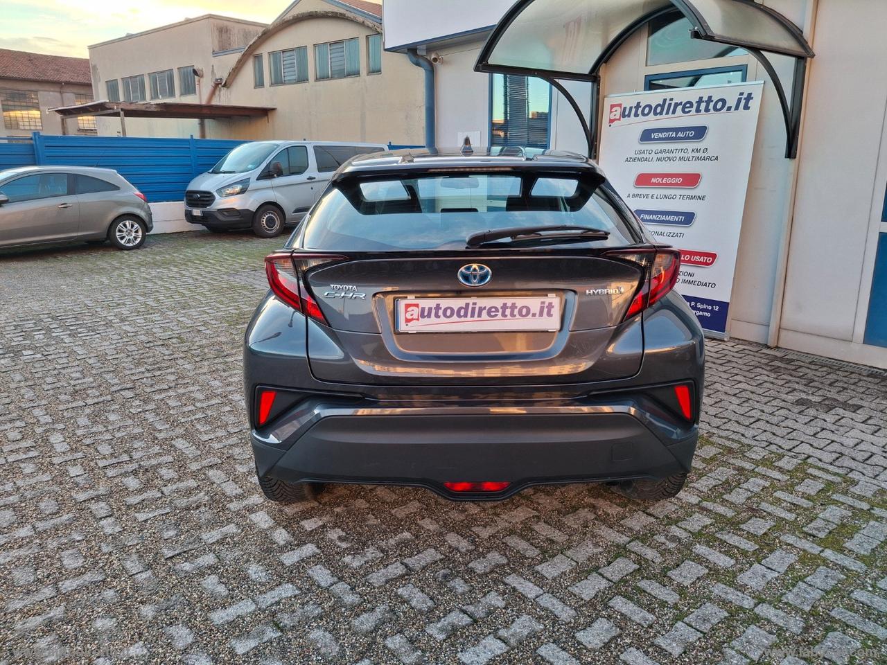 TOYOTA C-HR 1.8 Hybrid E-CVT Business