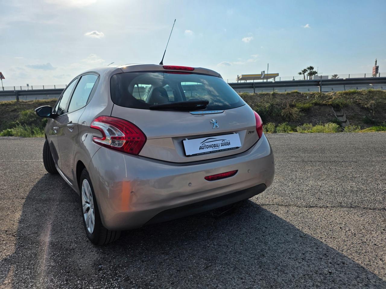 Peugeot 208 1.4 HDi 68 CV 5 porte Allure