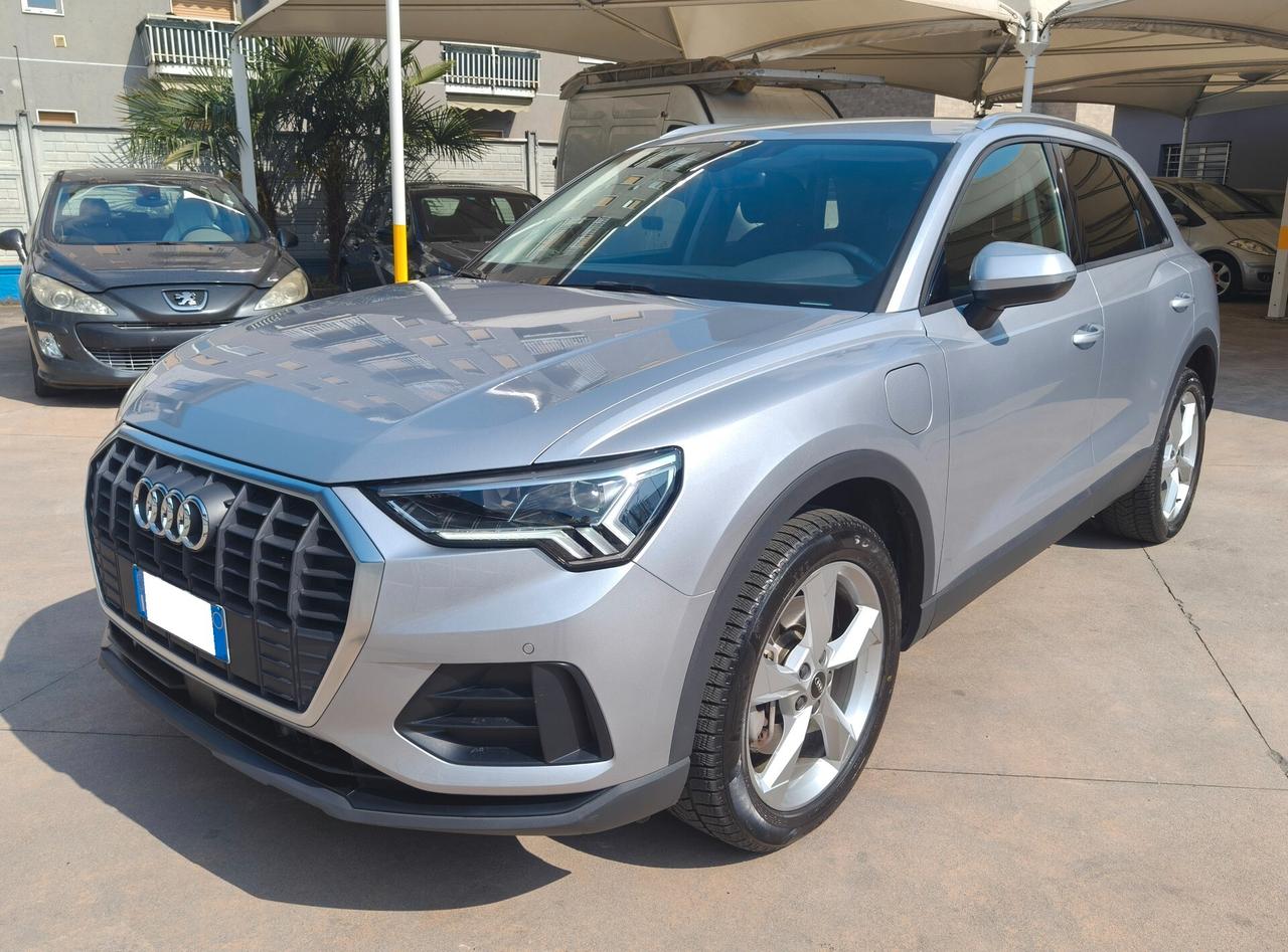 Audi Q3 45 TFSI e S tronic Business