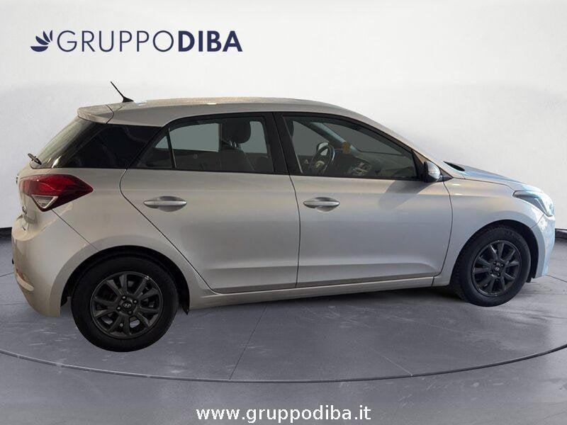Hyundai i20 2015 Benzina 5p 1.2 Blackline 84cv