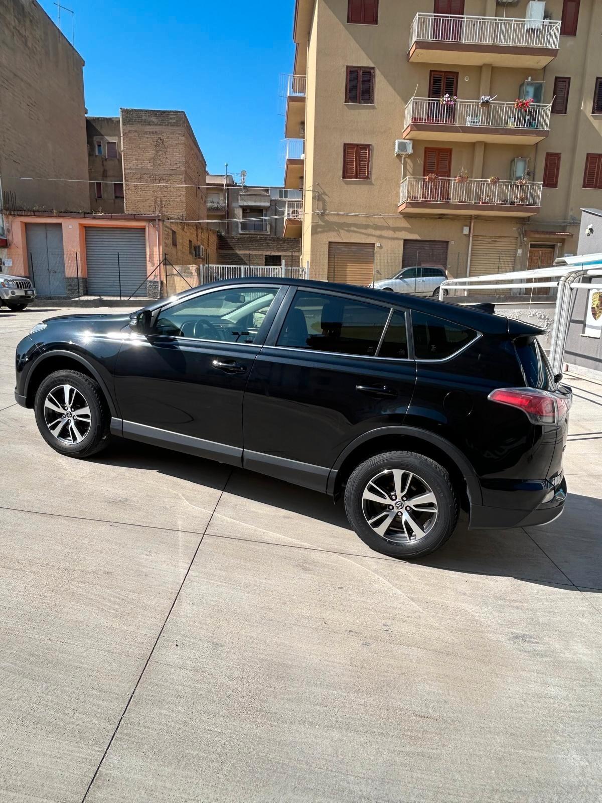 RAV4 2.0 D-4D 2WD Lounge