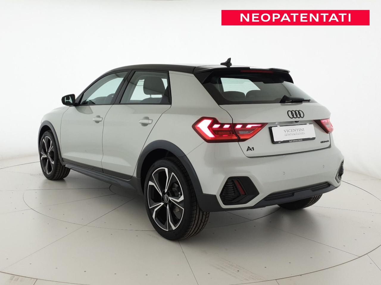 Allstreet 30TFSI 116CV S tronic Identity Contrast