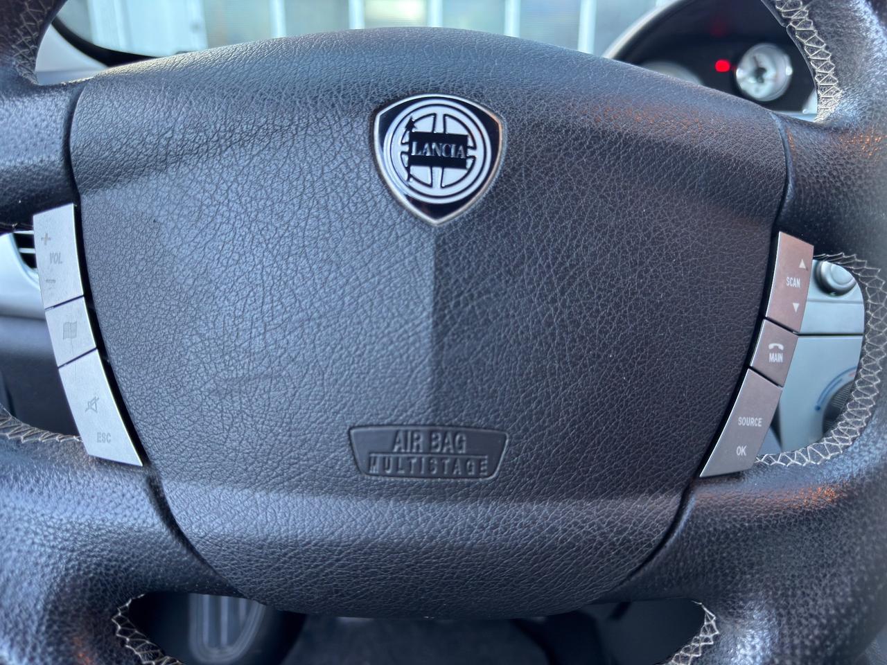 Lancia Ypsilon ADATTA A NEOPATENTATI 1.2 Argento
