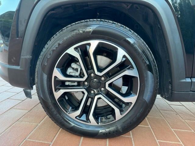 Jeep Compass TOTAL BLACK 4xe Business Plus da 190 euro al mese