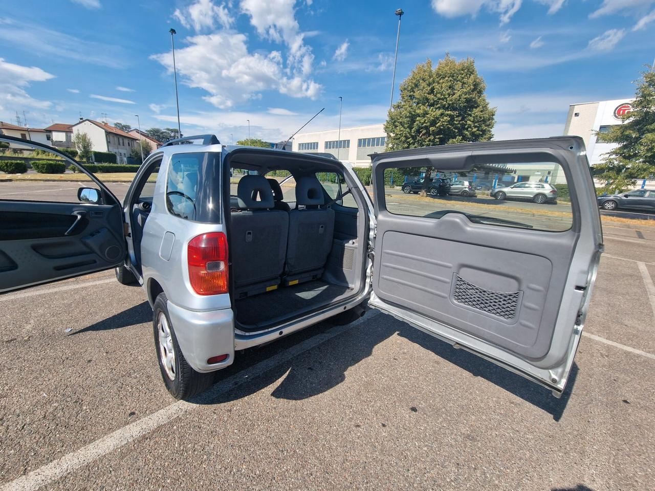 Toyota RAV 4 RAV4 2.0 16V cat 3 porte Sol MAI USATA COME FUORISTRADA