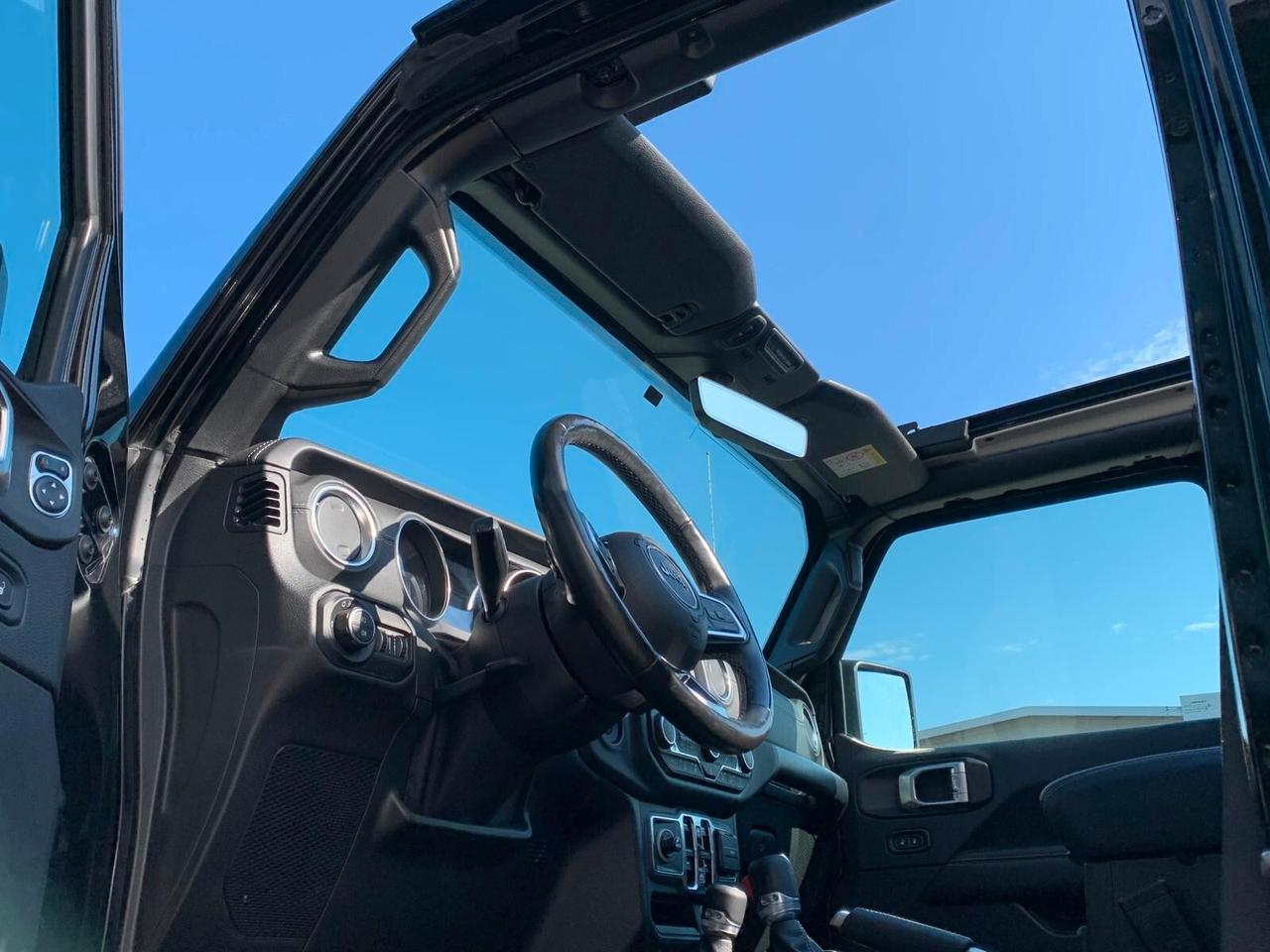 Jeep Wrangler Unlimited 2.2 Mjt II Sahara sky one-touch