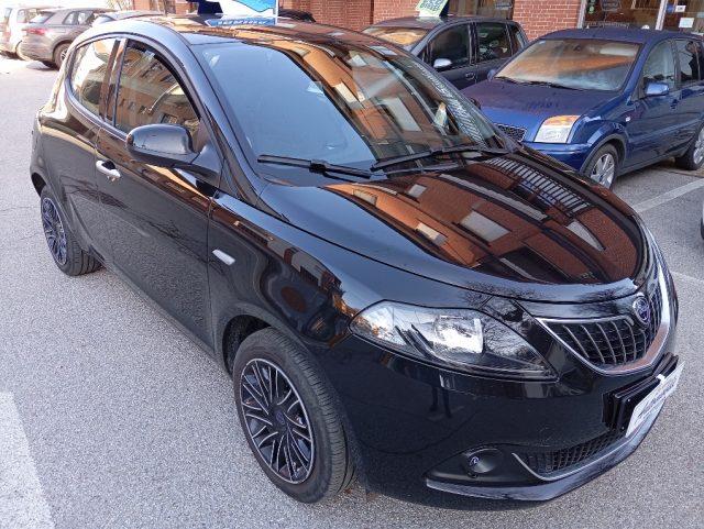 LANCIA Ypsilon 1.0 FireFly 5 porte S&S Hybrid Gold OK NEOPATENTAT