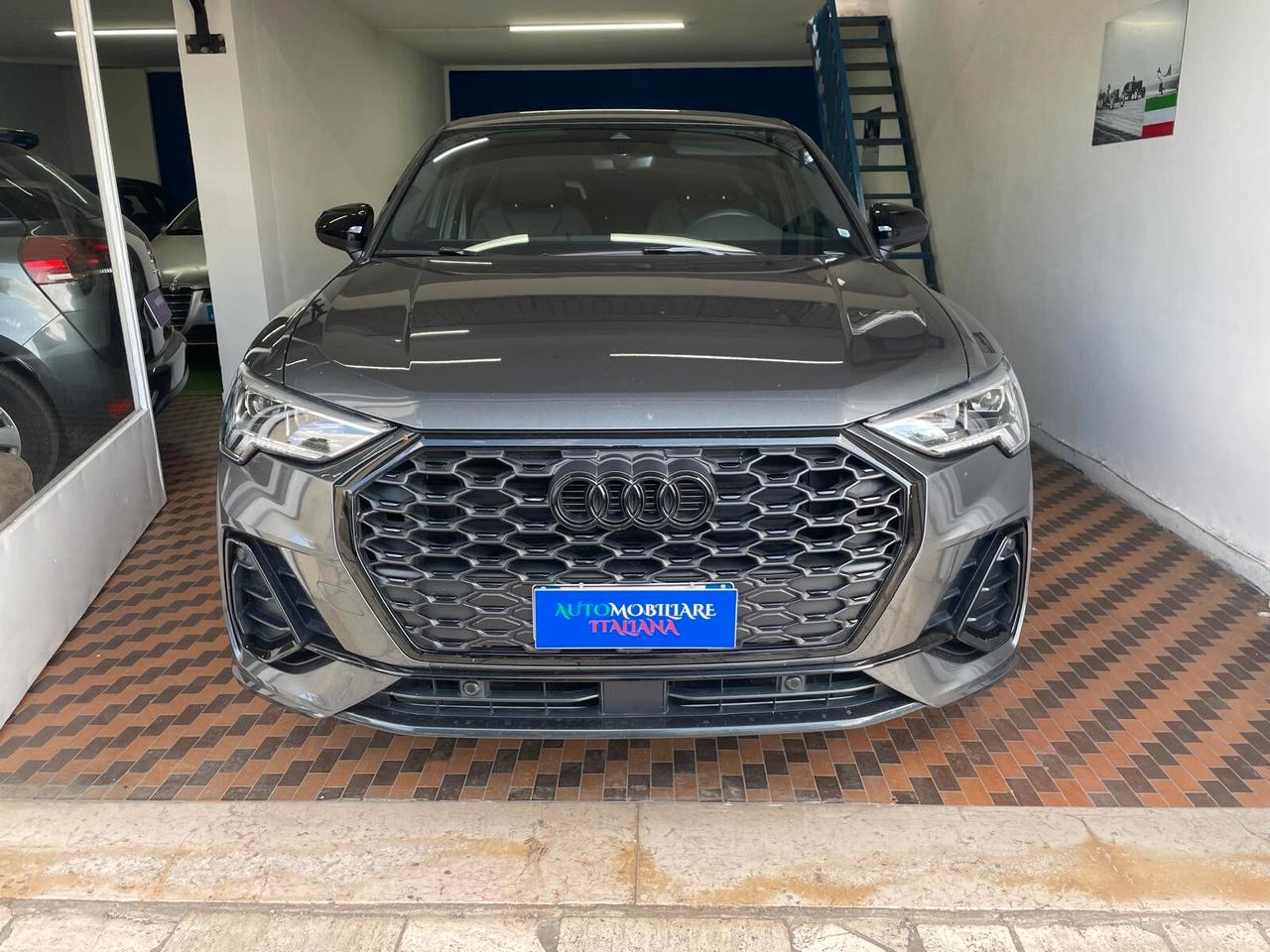 Audi Q3 TDI S tronic Identity Black