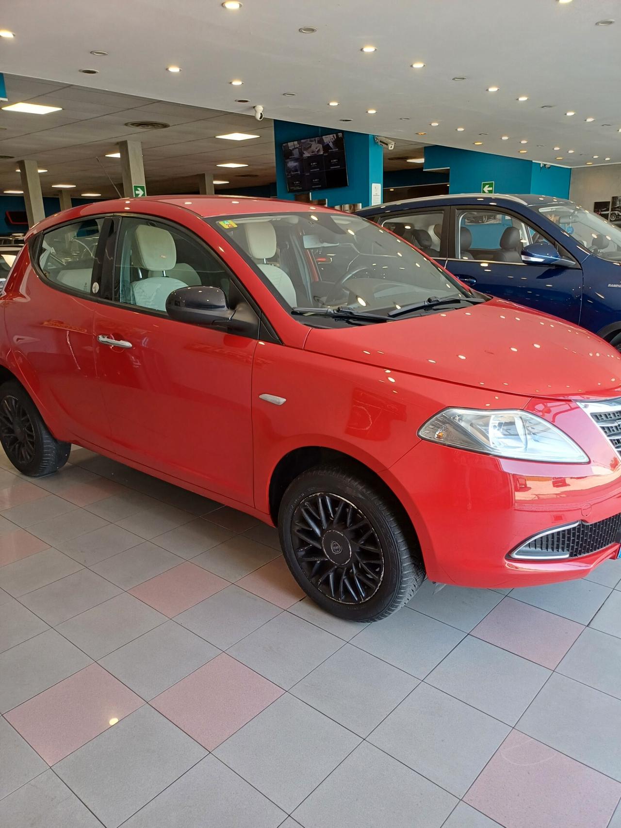 Lancia Ypsilon 0.9 TwinAir 85 CV 5 porte S&S Silver