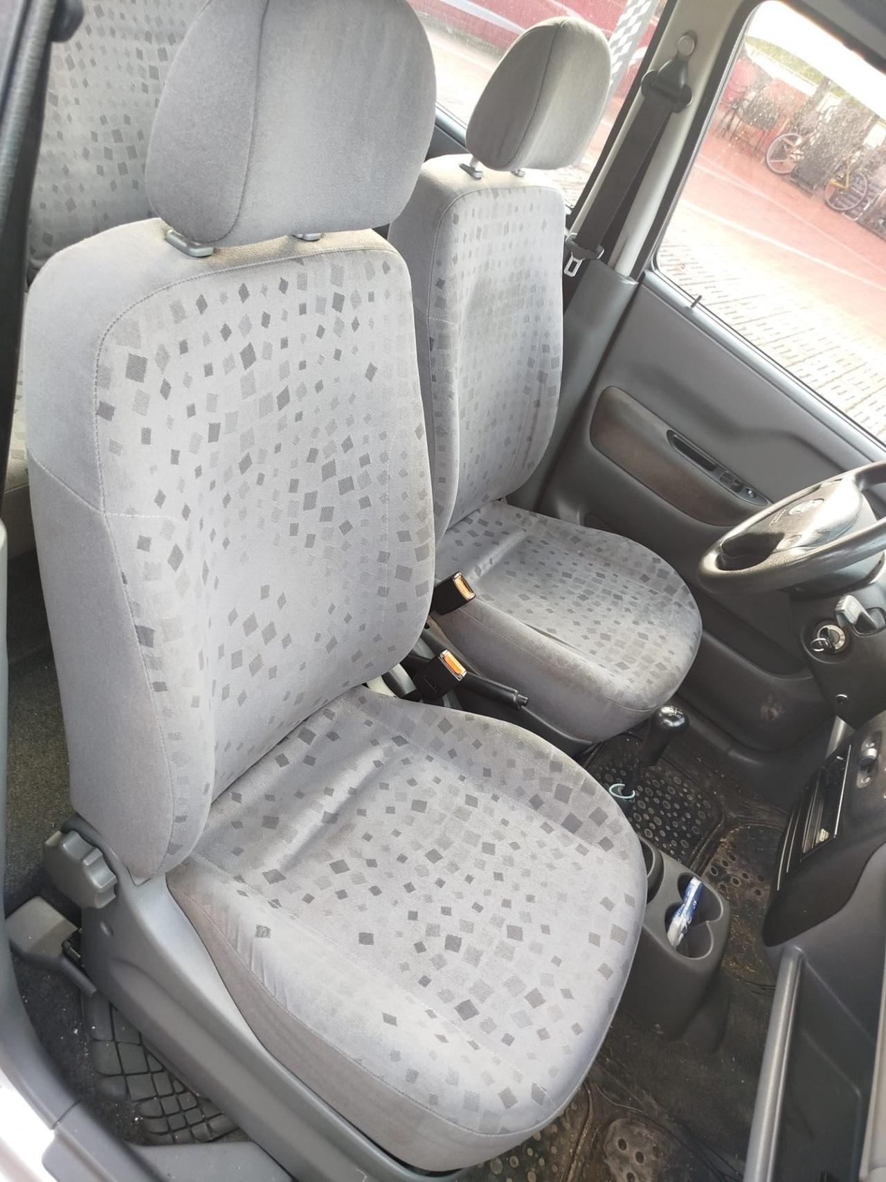 Opel Agila 1.2 16V Comfort