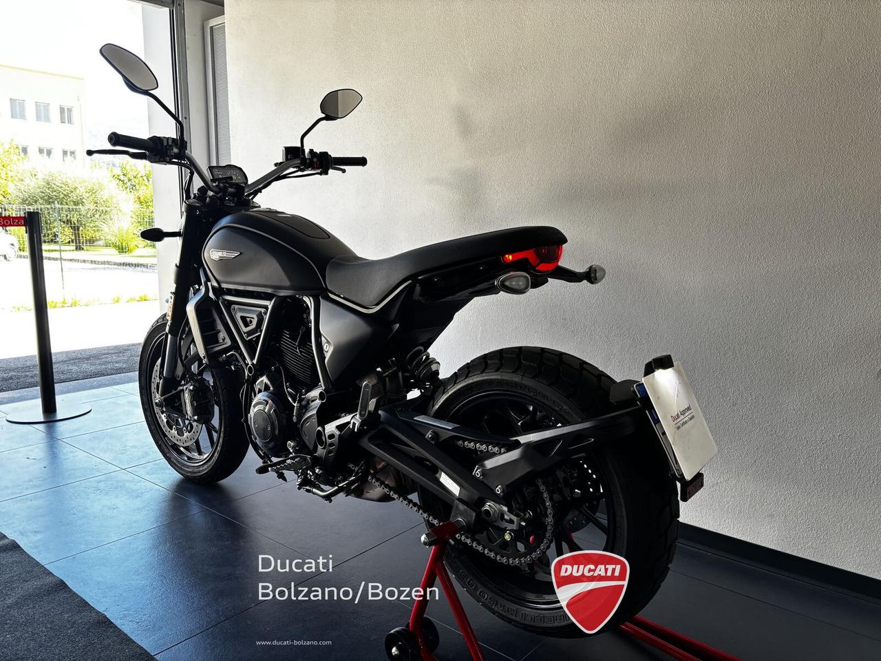 Ducati Scrambler 800 Icon Dark