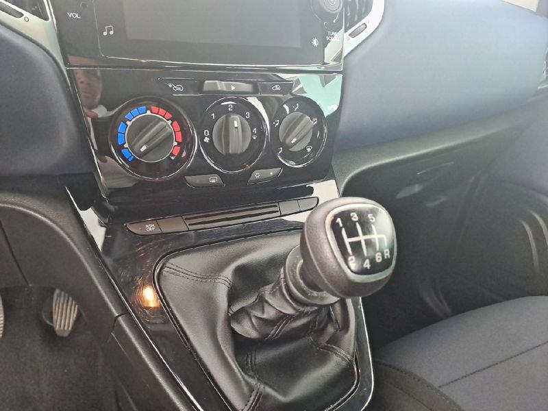 Lancia Ypsilon 1.0 FireFly 70cv Hybrid Platino