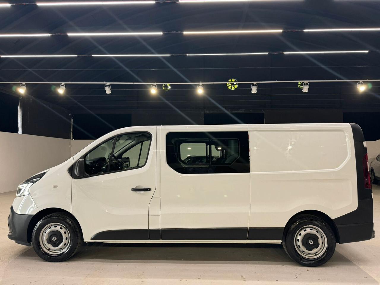 RENAULT TRAFIC 6 POSTI