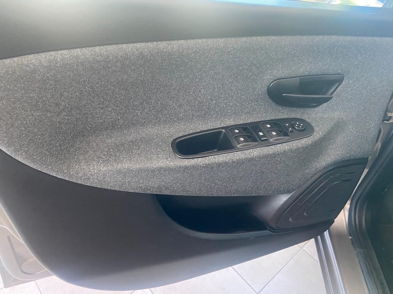Lancia Ypsilon 1.0 FireFly 5 porte S&S Hybrid Silver