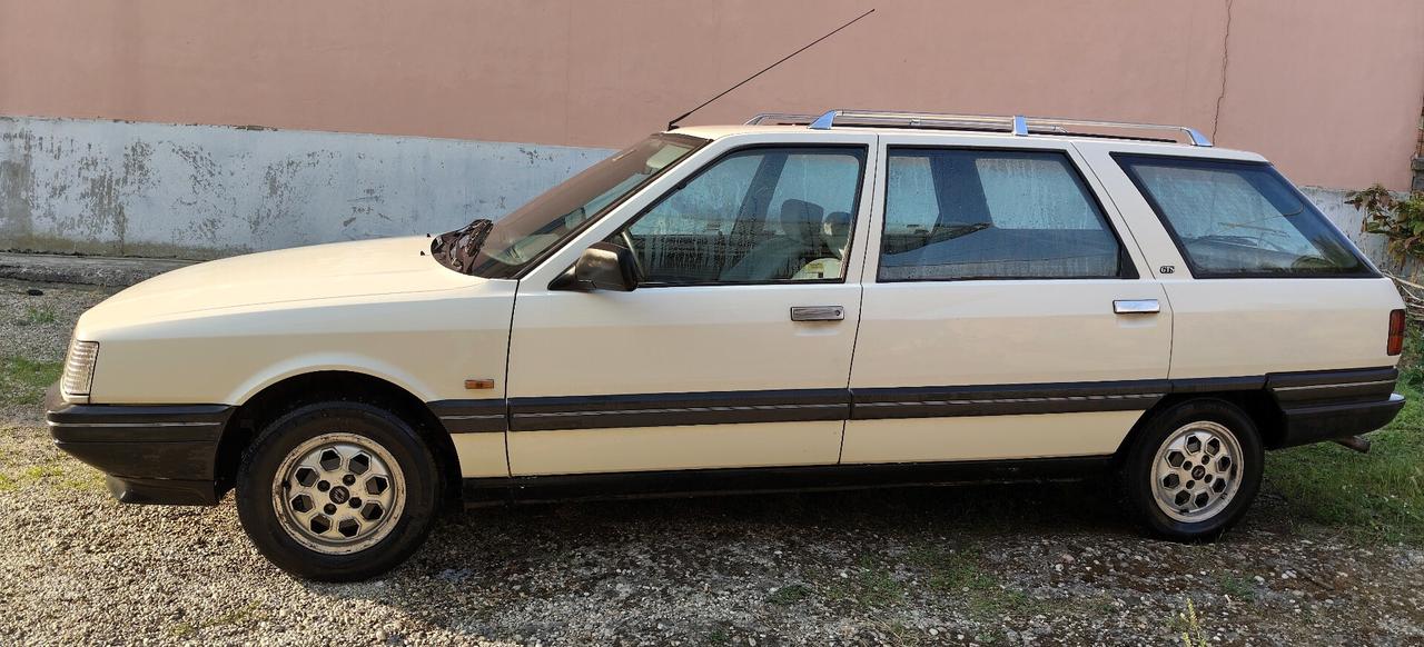 Renault R 21 Nevada 1.7 GTS e Gancio traino