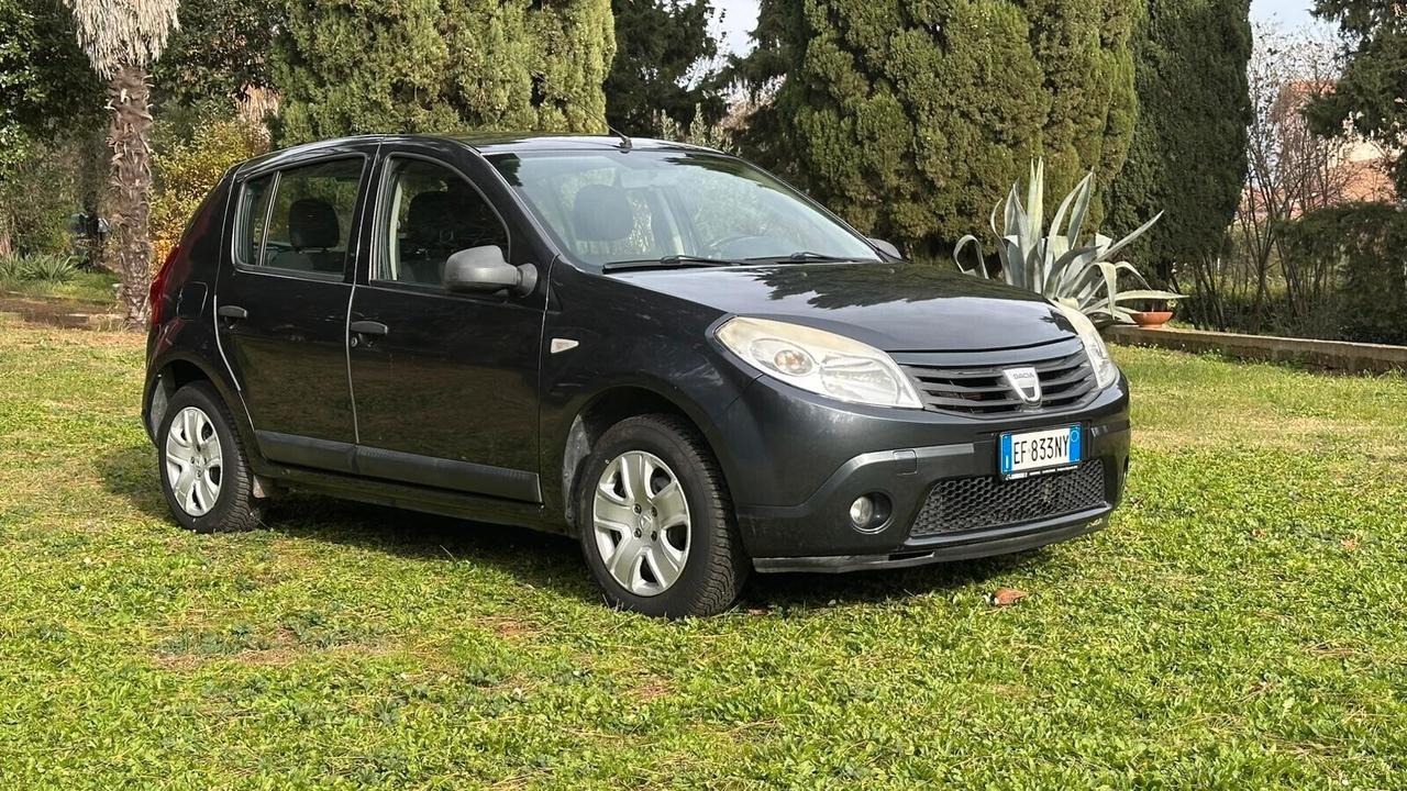 Dacia Sandero 1.2 16V Lauréate GPL 2010 NEOP leggi testo