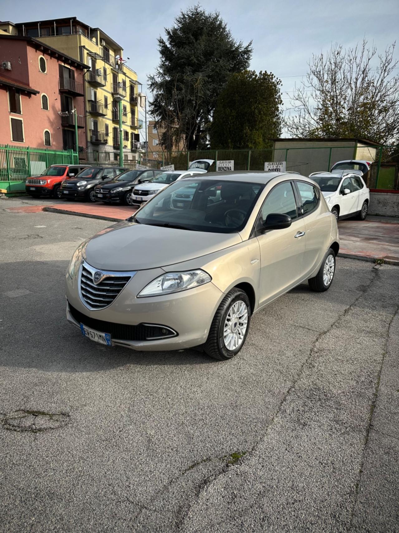 Lancia Ypsilon 0.9 TwinAir 85 CV 5 porte Metano Ecochic Gold